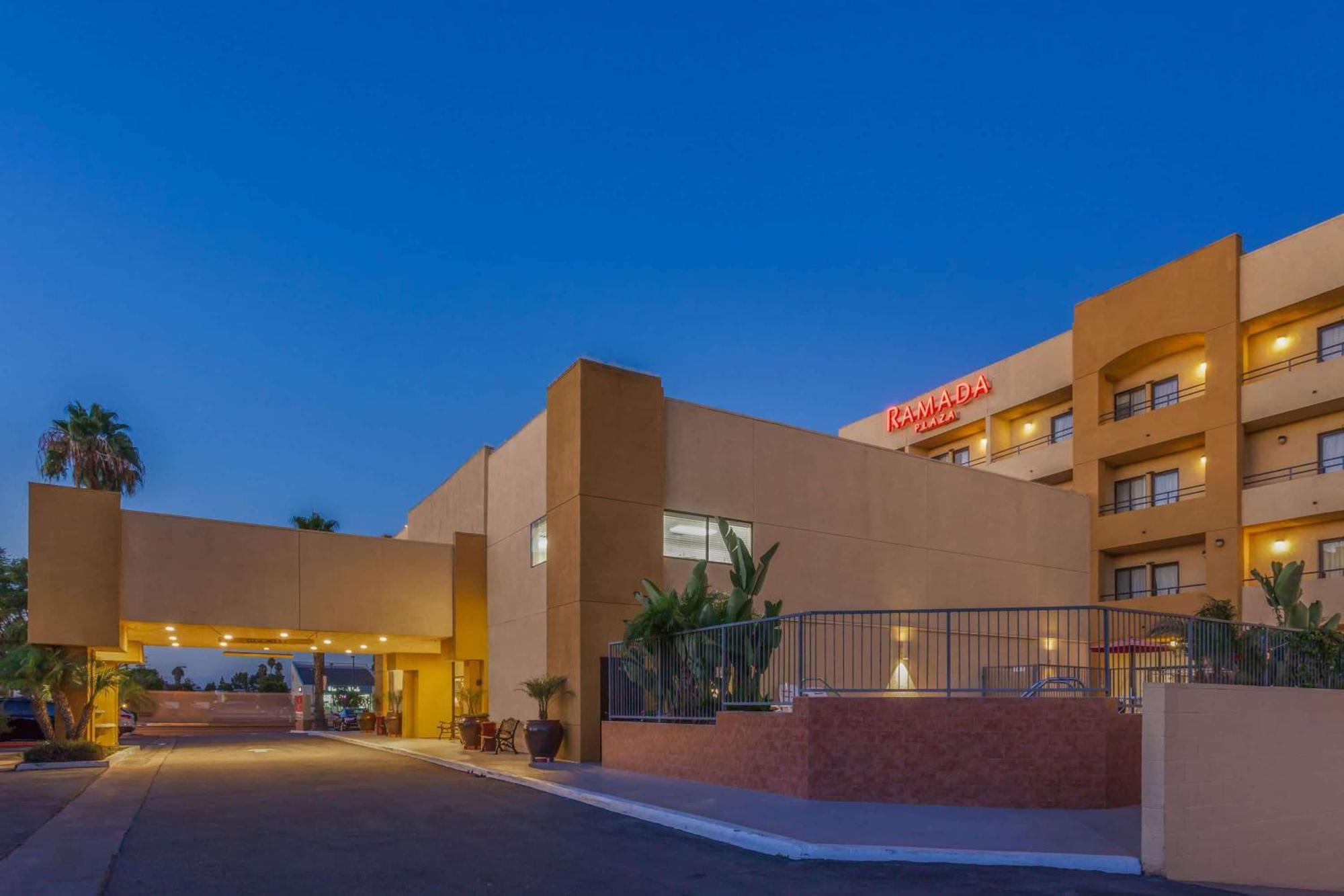 Готель Ramada Plaza By Wyndham Garden Grove/Anaheim South Екстер'єр фото