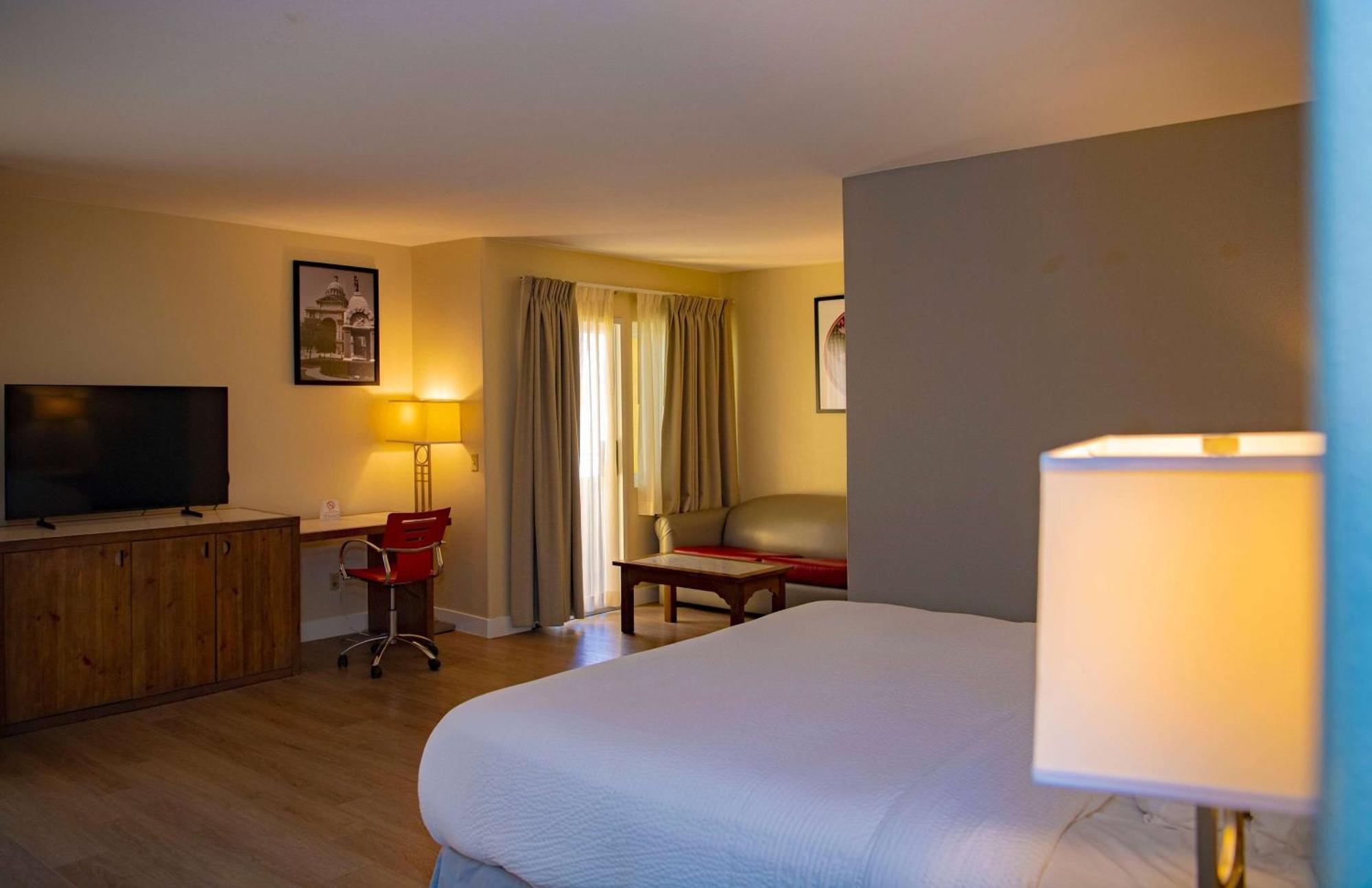 Готель Ramada Plaza By Wyndham Garden Grove/Anaheim South Екстер'єр фото