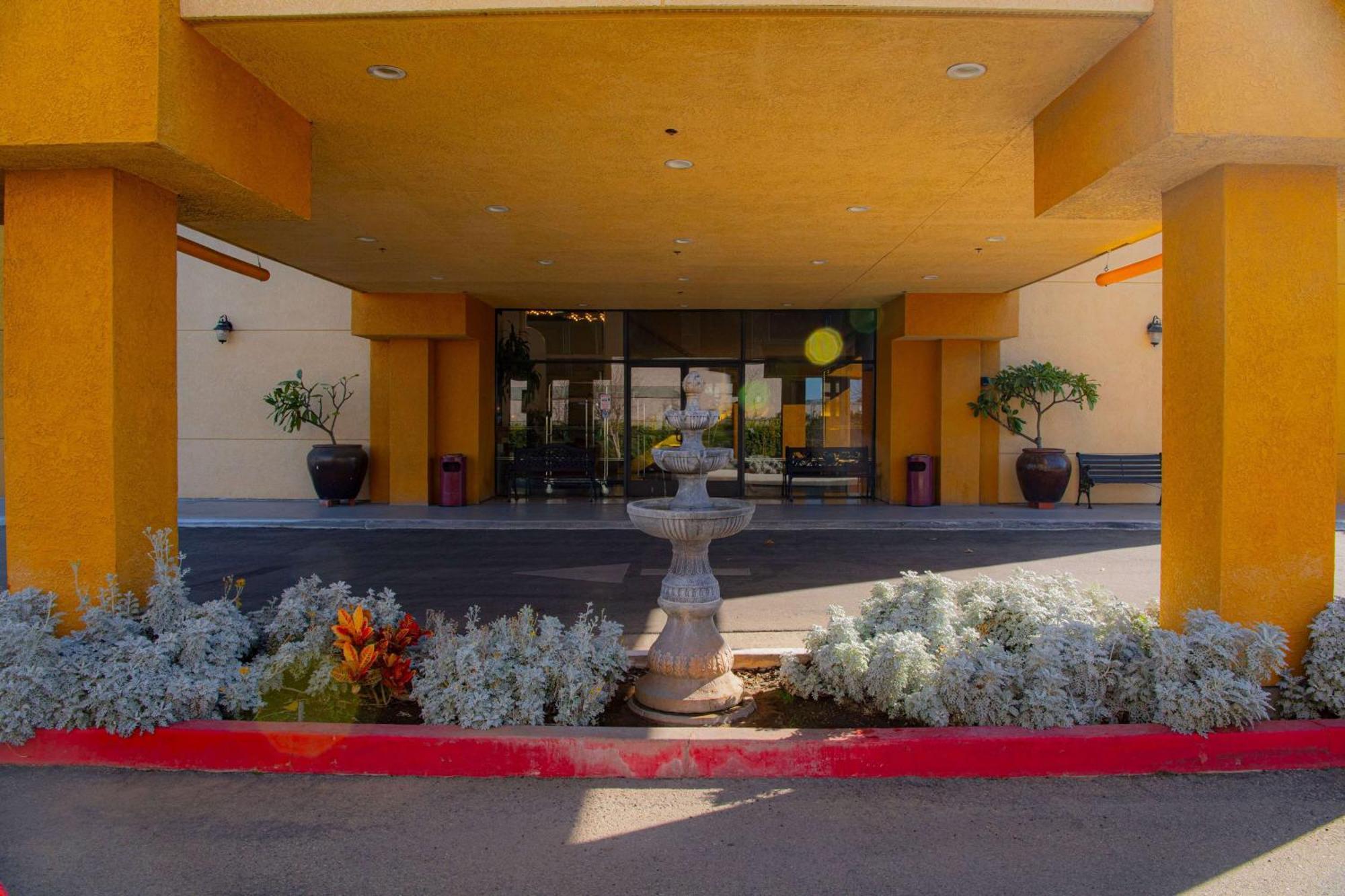 Готель Ramada Plaza By Wyndham Garden Grove/Anaheim South Екстер'єр фото