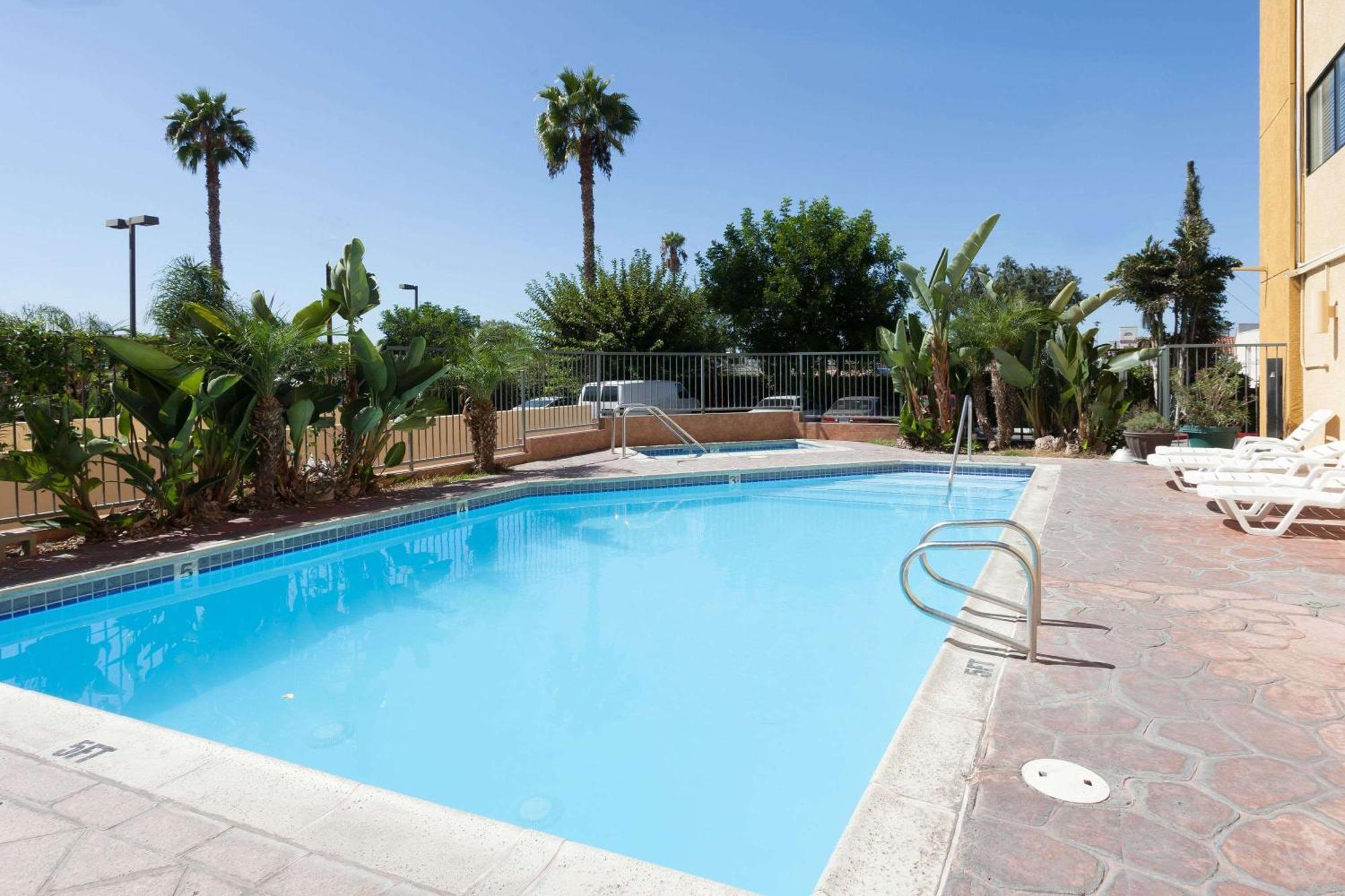 Готель Ramada Plaza By Wyndham Garden Grove/Anaheim South Екстер'єр фото
